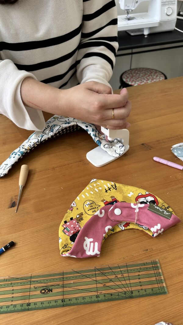 《實體體驗課程》  手縫寶寶兜兜 - 5/2、6/6 下午3:00-4:00