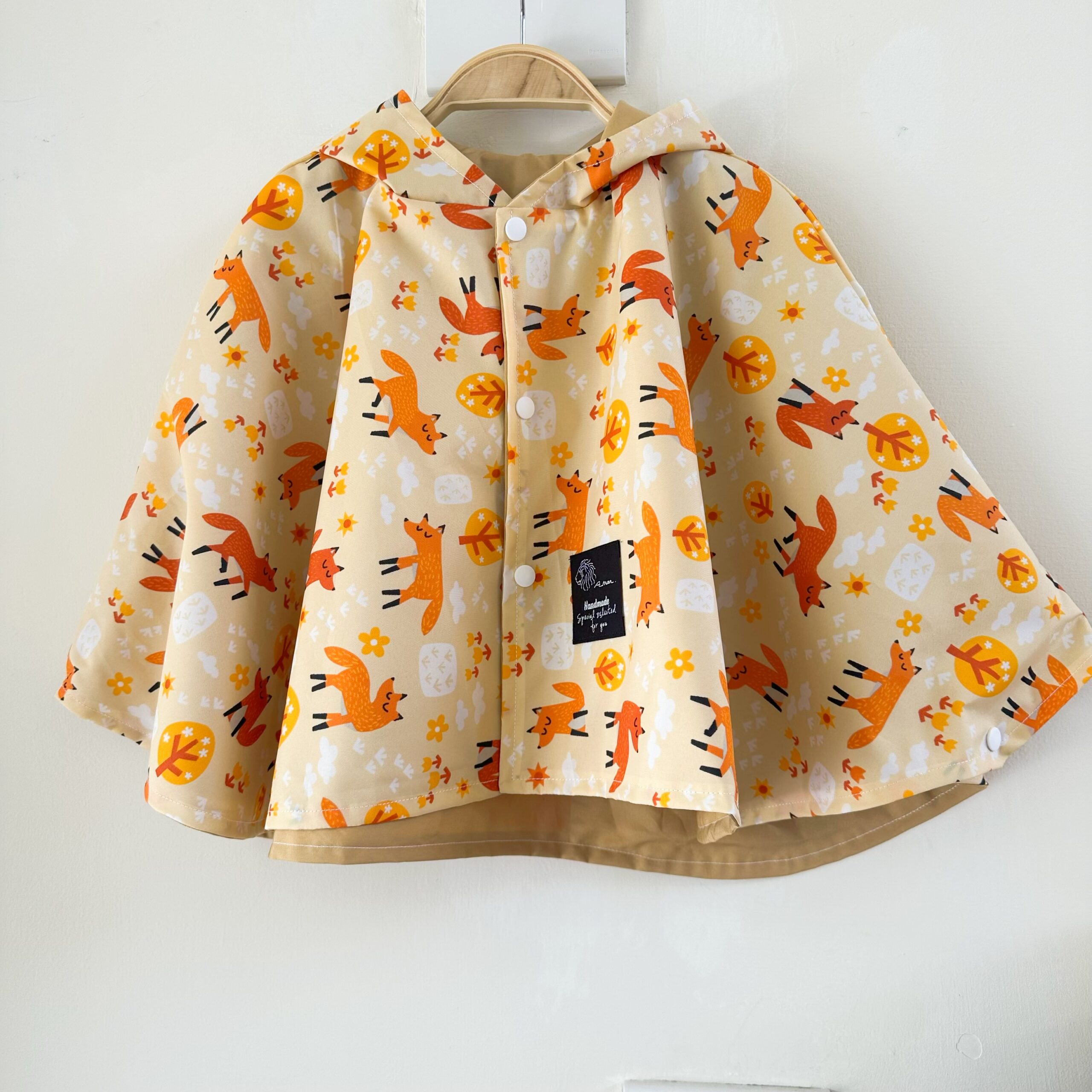 狐狸防風防雨斗篷