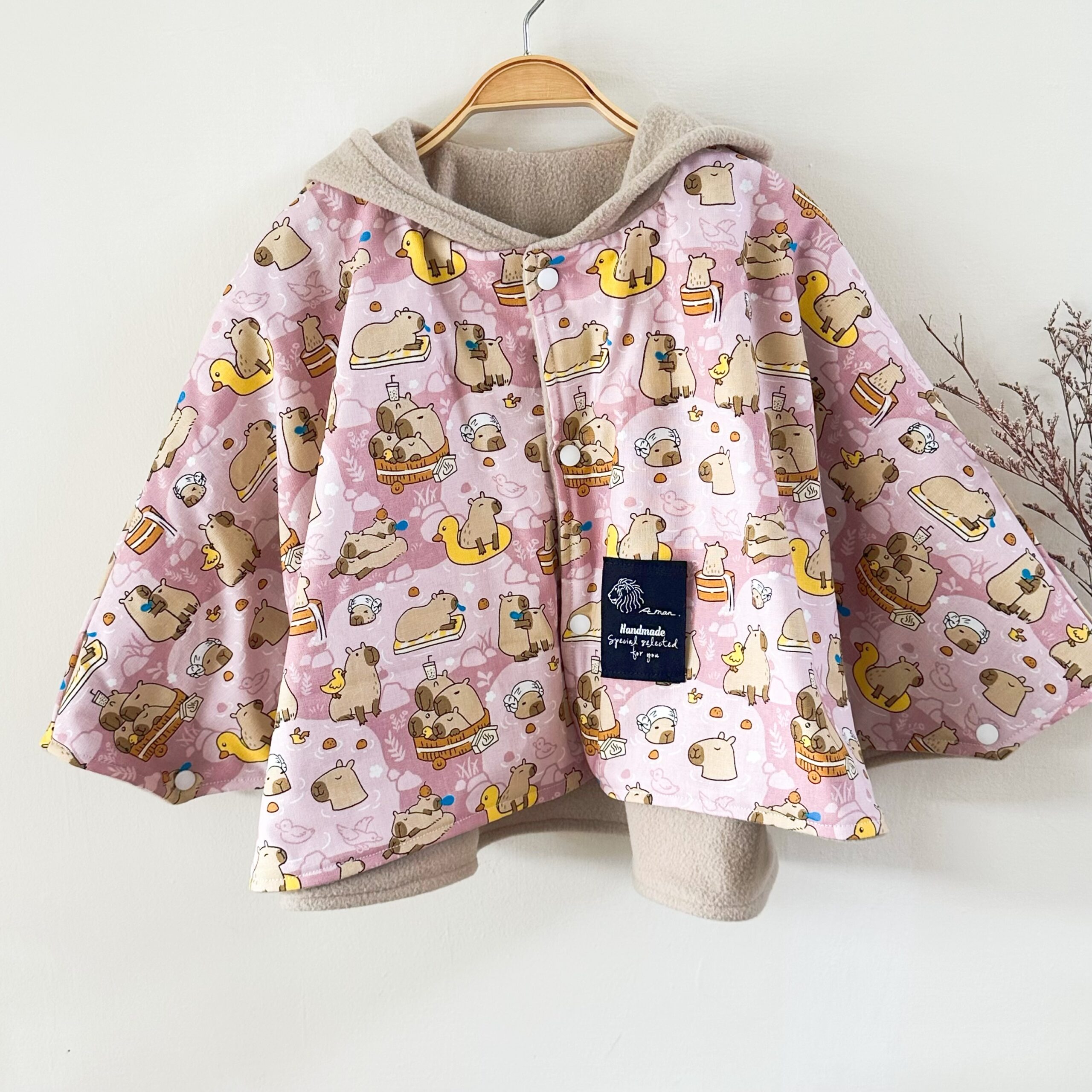 卡皮巴拉粉刷毛精靈斗篷