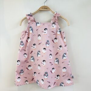 企鵝粉 肩帶洋裝 /長大可當上衣穿/